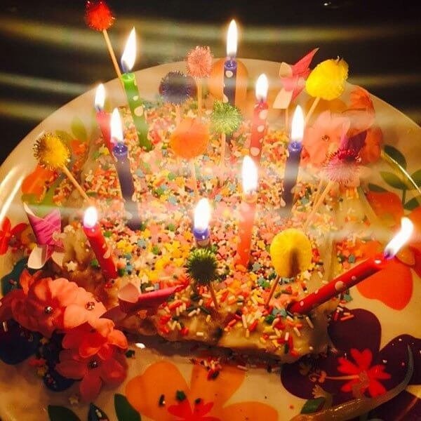 How Did Miley Cyrus Vegan Birthday Cake for Dad Look Like ?