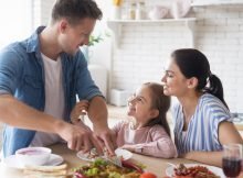 How to make a healthy balanced diet for your children